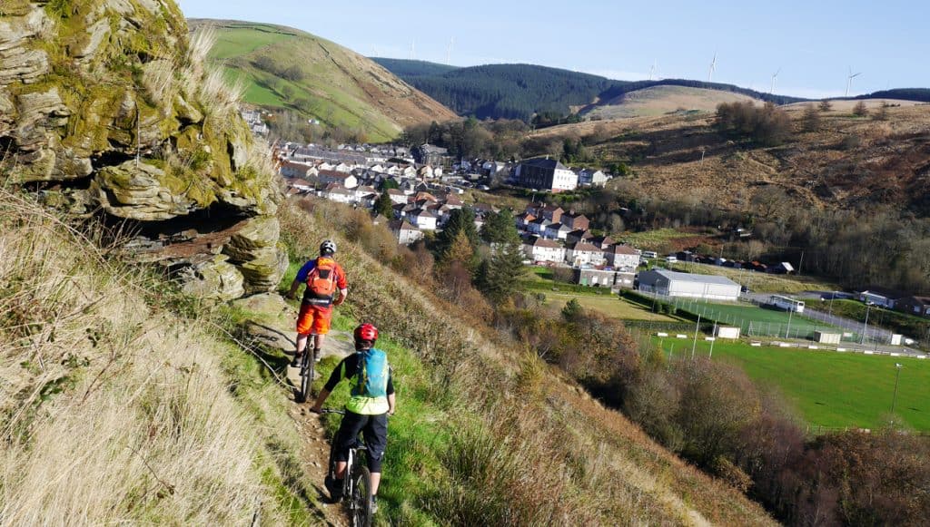 Ferienfreizteit für Jugendliche in den TrailCentern von Wales. Lerne Mountainbiken in Südengland.. Fahrtechnik & Spaß für Teenager 12-17 Jahre. MTB EnduroCamp in den Sommerferien