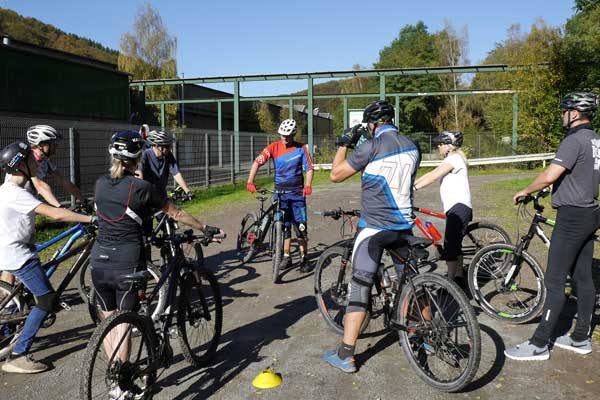 MTB und Fahrrad Fahrtechnik in Köln, Bonn, Eifel & NRW- Kurse für Anfänger und Beginner, Mountainbike Touren fahrer. Hier kann man biken lernen